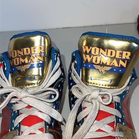 Wonder Woman Girls High Tops Size 1 - Picture 9 of 9